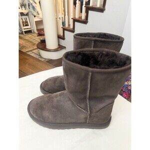 UGG Women's Classic Short Chocolate Brown Suede Boots Size 8 Comfort Mid Sherpa